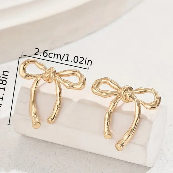 Jewelry - NWT Gold Bow Earrings